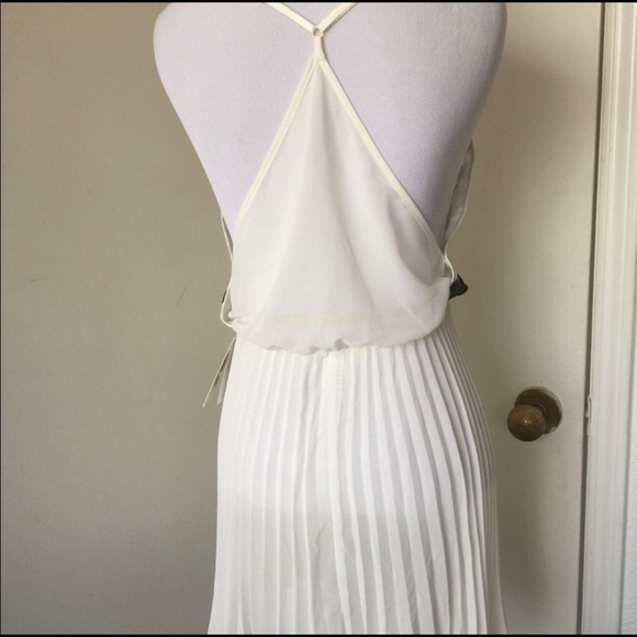 FLORA NIKROOZ WHITE PLEATED SLEEPWEAR - Picture 2 of 7